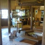 Rokkaku Do - 店内では焼き物なども販売