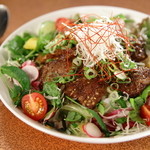 Steak salad bowl