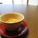 虎屋 壺中庵 - あられ入りの白湯