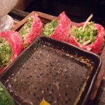 京の焼肉処 弘 - ウチヒラの炙り焼き　黒ゴマダレ