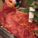 京の焼肉処 弘 - ウデ姿切り濃厚ダレ・・でかっ！