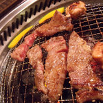 京の焼肉処 弘 - 牛はササっと焼いて、鶏はじっくりと・・・