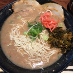 博多とんこつ 天神旗 - 仕上げに辛子高菜と紅生姜を乗せて！*\(^o^)/*