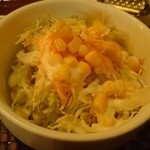 ワインと串揚げ こぱん - 突き出しのコールスロー。