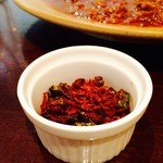 Yatara spice - 干しエビと青唐辛子を炒めてます!!辛いよ～