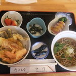 なか川 - 日替わり700円天丼と蕎麦