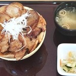 和食レストランとんでん - 北海道 ぶた丼 竹(6枚)　全景