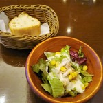 赤坂見附バール・デルソーレ - ランチ：サラダ、パン