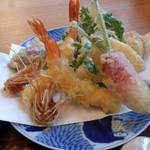 蕎麦料理 すみや - 天ぷら。色とりどりで美しいです( ^ω^ )