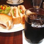 珈琲館 - 炭火アイスコーヒーと照り焼きチキンサンド