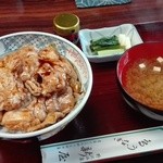 新屋 - やきとり丼　800円