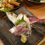 雷屋 - ピチピチのアジのお造り。甘くて美味しかった