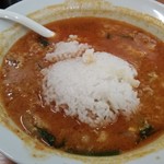 日高屋 - 味噌チゲラーメンのスープに半ライスをインして雑炊風に。うまい。