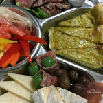 ルセット シェ イイナ - チーズ&ピクルスも充実していて、ワインを楽しむにはモッテコイです♪ (^O^)／