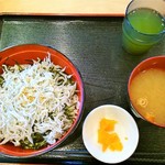 蕎麦ダイニング 楽 - 釜揚げしらす丼