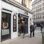 Ernest & Valentin - 店頭　この目の前にはメトロの出入り口もあります