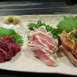 和鶏屋 - 百日鶏・馬刺し盛り合わせ　1500円