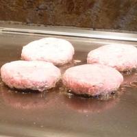 憩家 - ハンバーグかなりのボリューム