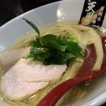超純水採麺 天国屋 - 美しい鶏塩採麺（みつば＆ねぎ）