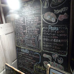キッチン ハンナマンマ - 店外掲示の黒板メニュー