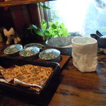 ウッディライフ - 中央の３つの容器に漬物が入っています。