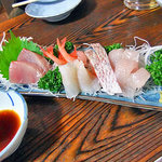 よし半 - 刺し盛り（ノドグロ入り）