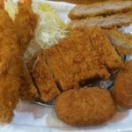 とんかつ専門店 とん豚 - 満腹定食は揚げ物4種類です【料理】 