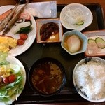 Takaoka Manten Hoteru - 5月2日の朝食　こぶの巻いてあるかまぼこ。富山名物。