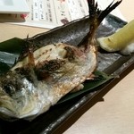 釣船茶屋 ざうお - 釣り鯵を塩焼きに。