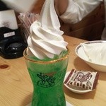 Komeda Kohi Ten - (2016/5)息子のクリームソーダ。此方も豆菓子付です。