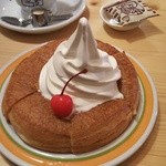 Komeda Kohi Ten - (2016/5)前から食べてみたかったシロノワール。ふくよかなパン生地にアイスクリームと蜂蜜が良く合います。