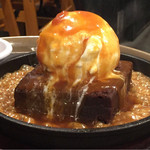 The Manhattan FISH MARKET - ソースがかけ終わり