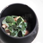 エクアトゥール - 大トロ炙りと花わさびのタルタル、富山白エビとあおさ海苔、自家製ノリチップ