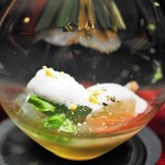 エクアトゥール - ライチとピンクグレープフルーツのコンポート、ヴェルベーヌジュレ、ホワイトチョコとバラのコンフィ、ライムとこぶみかんオイル