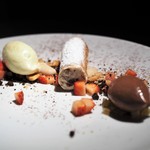 エクアトゥール - 塩ティラミスのカネロニ仕立てショコラクランブルとバナナクランブル、チョコレートクリームとシェルトリューズのアイス