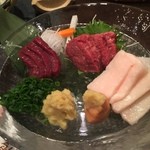 馬肉バル 新三よし - 赤身と霜降りとたてがみ
            