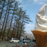 小岩井農場ソフトクリーム牛舎前 - 