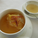 フカヒレ入りスープ餃子