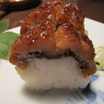 滋味風味 小豆 - はも寿司横から見た図