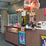 ばくだん焼き本舗 - お店の前の様子、メニューがたくさん出ています