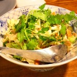 ベトナム料理 オーセンティック - ゴイ・ガー（蒸し鶏とキャベツのサラダ）