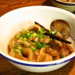 ベトナム料理 オーセンティック - ファーラウ（豚耳とうずら卵のスパイス煮）