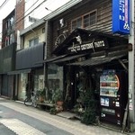 久 - お隣のこちらのお店を目印にした方が良さそうです