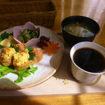 ドレミ♪カフェ・バンビーナ - 和モーニング（おいなりさん）とブレンドコーヒー