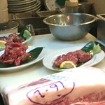 炭火焼肉 ぐら - 大きな肉の塊が…（2016.5）