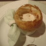 ボナ・フェスタ - パイ生地包みのホワイトスープ　開蓋
