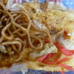 Yakisoba Shiina - 焼きそばの下から卵焼きが・・・