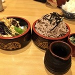 Genji - 天ざるそば（800円）画像は大盛