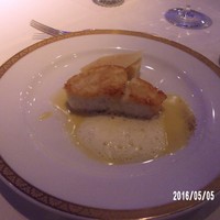 東京會舘 銀座スカイラウンジ - カダイフを纏った鱸のポアレオレンジ風味のバターソース