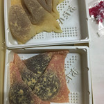 おたべ - 春おたべ（（上から左、下へ）桜餅あん、桜の塩漬け、桜こしあん）